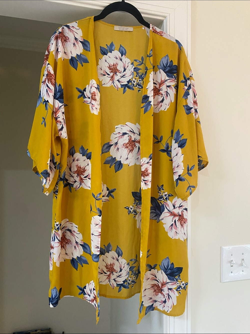 Active USA Beautiful Mustard Yellow Floral Open Kimono / Size Small